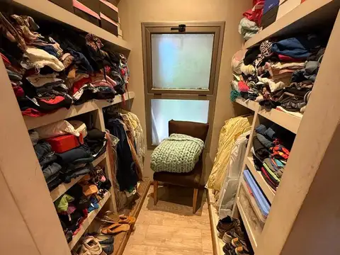 Casa 6 ambientes con 2 baños