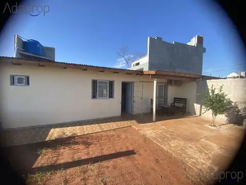 Casa 2 ambientes con 2 baños