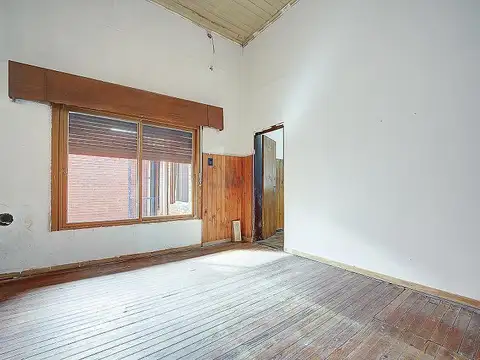 Departamento PH 3 ambientes Tipo casa A reciclar con 2 patios en Lanus Este