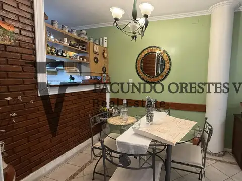 Casa 6 ambientes con 2 baños