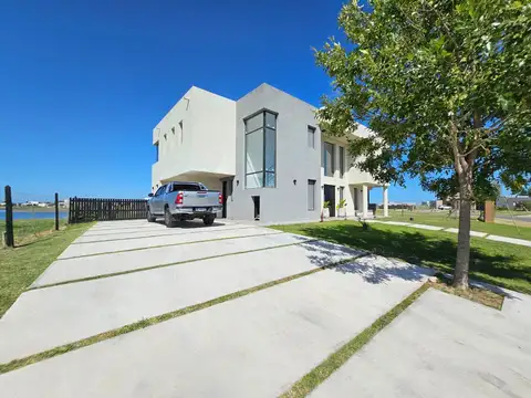 Casa 7 ambientes con 3 baños