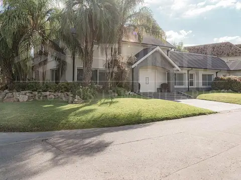 Casa a la venta en El Rocío Canning con piscina y doble lote