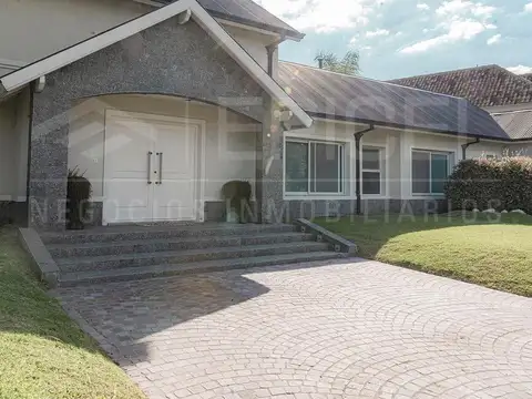 Casa 4 ambientes con 3 baños