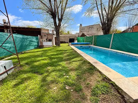 Casa en Venta con 2 cocheras