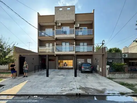 Departamento 2 Ambientes Con Cochera En Alquiler En Ramos Me