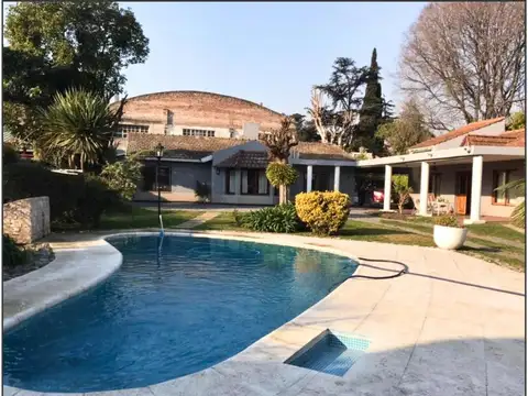 Casa Quinta en Venta en Luis Guillón | Amplio Lote 22 x 70 con Pileta y Quincho