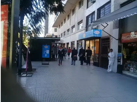 VENTA LOCAL CENTRO  EN GALERIA 