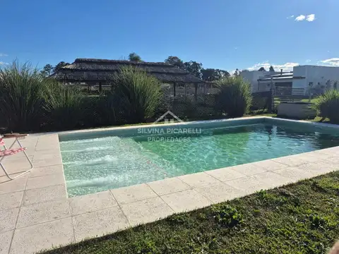 MODERNA CASA CON TRES DORMITORIOS - PILETA Y GALERIA - SAKURA II 400