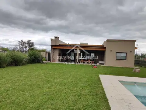 Casa 4 ambientes con 2 baños