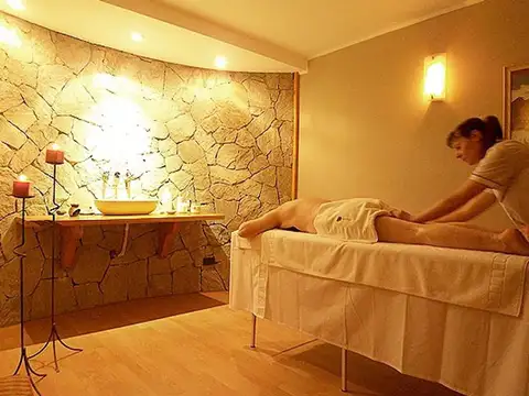 Hotel en Venta en Puerto Manzano, USD 1.950.000