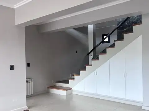 Casa 12 ambientes con 4 baños