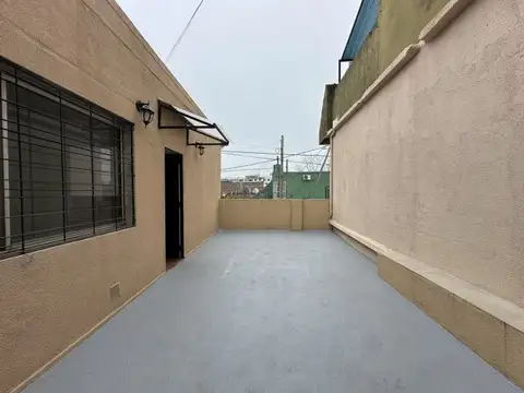 Depto Tipo Casa en Alquiler en Bernal Oeste, $ 500.000