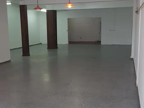 Cordoba  al 4400, espectacular salon comercial  200 m2, gas naturtal.  2 baños