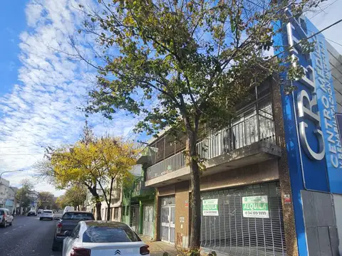 Local Cordoba  al 4400, espectacular salon comercial  200 m2, gas naturtal.  2 baños