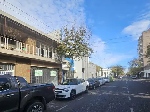 Local Cordoba  al 4400, espectacular salon comercial  200 m2, gas naturtal.  2 baños