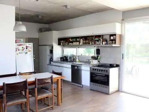 Casa 6 ambientes con 3 baños