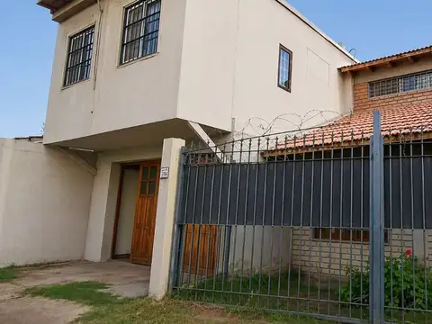 ALQUILER CASA C/DPTO -PILETA Guaymallén