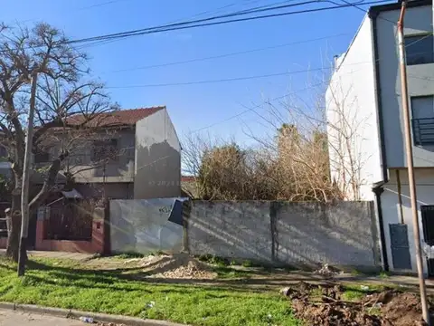 Andrés Baranda e/ Lafinur y 332 Bis