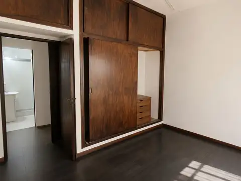 Depto Tipo Casa en Alquiler con 1 cocheras