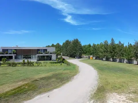 Albanueva, el menor precio de venta, lote de buena superficie, posibilidad de amarra