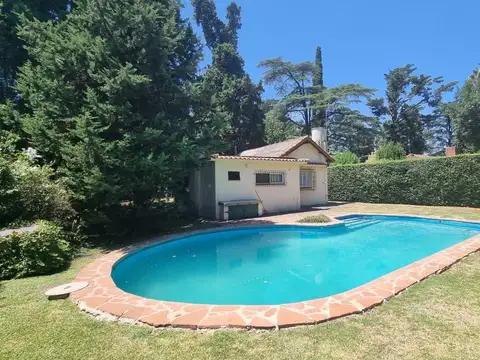 Casa en venta con pileta, sobre la calle Lisandro de la Torre, Del Viso, Pilar.