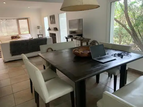 Casa 4 ambientes con 4 baños