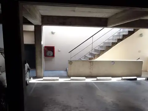 Cochera cubierta en Florida PERMUTA por vehículo de menor o mayor valor