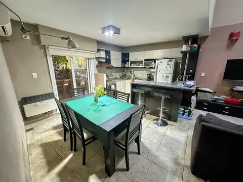 Saavedra impecable Triplex con cochera  