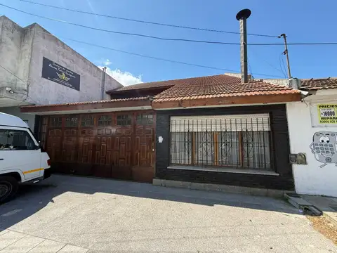 CASA 5 AMBIENTES CON PARQUE-PILETA Y GARAGE DOBLE