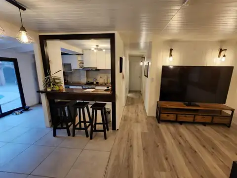 Casa en Alquiler con 2 cocheras