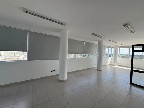 Oficina en Alquiler con 2 cocheras