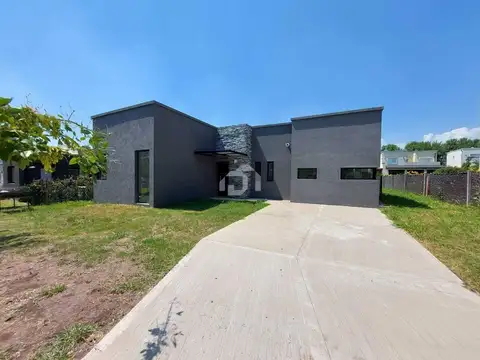 Casa  en Venta en Santa Guadalupe, Pilar del Este, Pilar