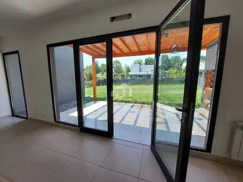 Casa en Venta en Pilar del Este - Santa Guadalupe, USD 185.000