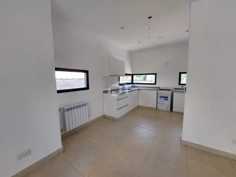 Casa 4 ambientes con 3 baños