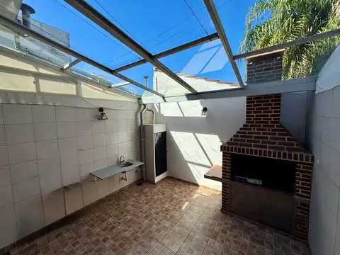 EXCELENTE DUPLEX 3 AMBIENTES CON COCHERA Y PATIO   EN VENTA   SAN JUSTO CENTRO