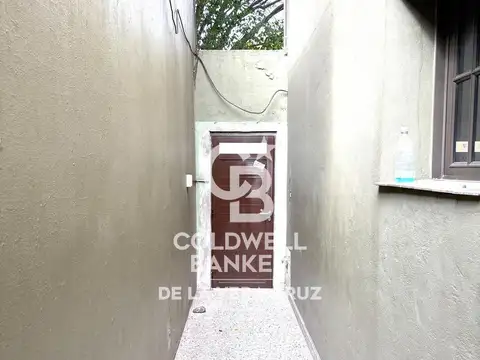 Casa 7 ambientes con 2 baños