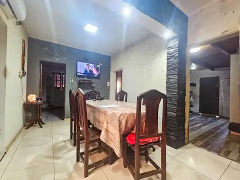 VENTA. Casa de dos o tres dormitorios en barrio Belgrano de Rosario.