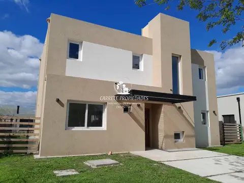 Oportunidad. Casa en venta de 5 Ambientes y Pileta. Barrio San Pablo. Pilar. 100