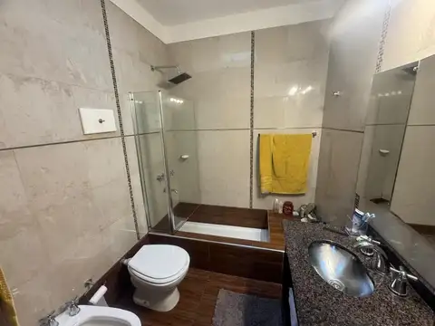 Casa 6 ambientes con 4 baños
