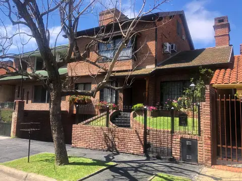 Casa de 7 ambientes en venta, en Villa Martelli.