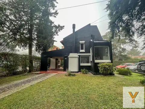 Casa en venta - 2 Dormitorios 2 Baños - 300Mts2 - Berazategui