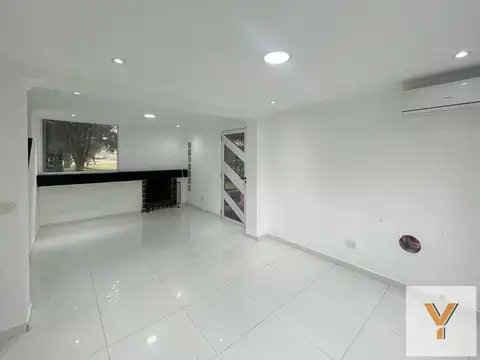 Casa en venta - 2 Dormitorios 2 Baños - 300Mts2 - Berazategui