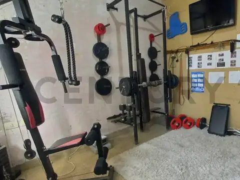 VENTA CASA MUTIFAMILIAR o APTA EMPRENDIMIENTO EN MATADEROS - PERMUTA