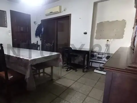 Casa 6 ambientes con 2 baños