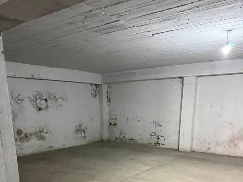 CINCO COCHERAS EN VENTA EN SUIPACHA 2900