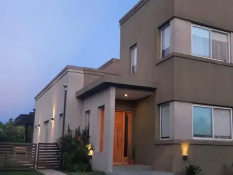 GLM.Excelente casa en Barrios Los Olivares