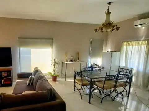 Casa 5 ambientes con 4 baños