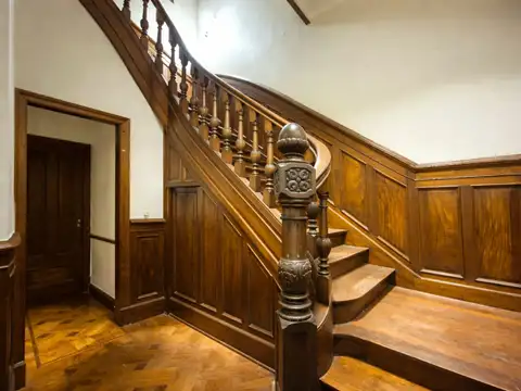 Casa 8 ambientes con 4 baños
