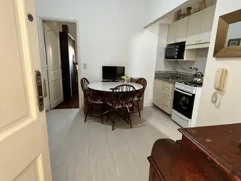Vende Ph,escalera 1er piso 3 Amb 2 dormitorios,florida c/ter