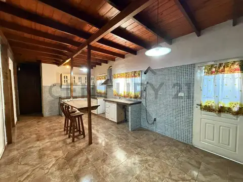 Casa en Venta con 2 cocheras